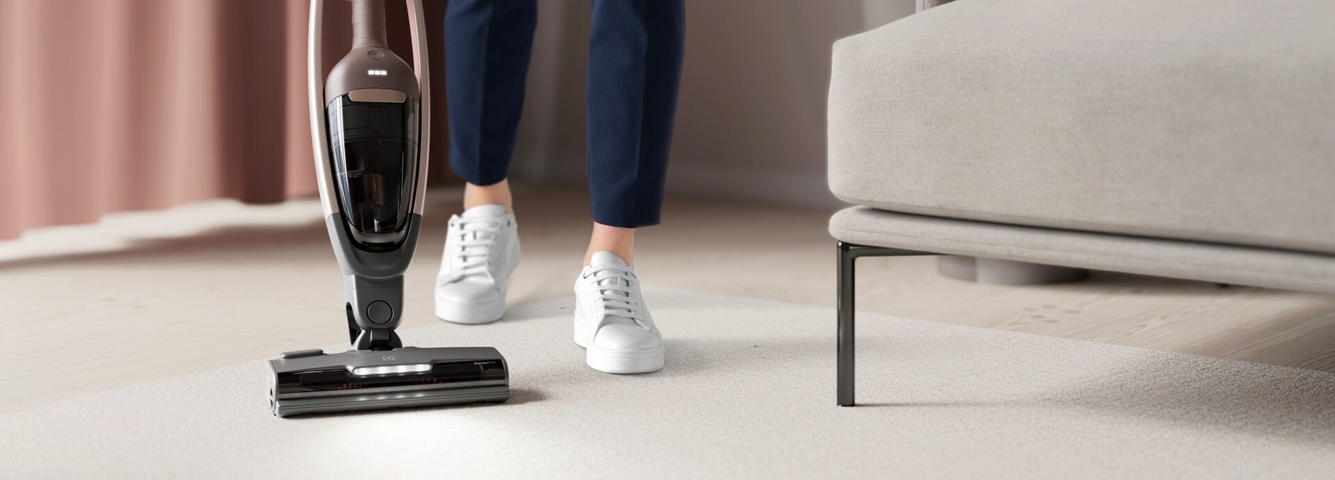 Vacuuming with 600 Cordless cleaner